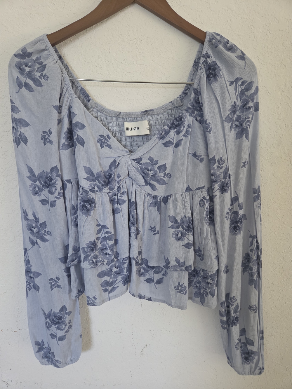 Cottagecore Hollister Blue Floral Twist Front Tiered Long Sleeve Blouse Small